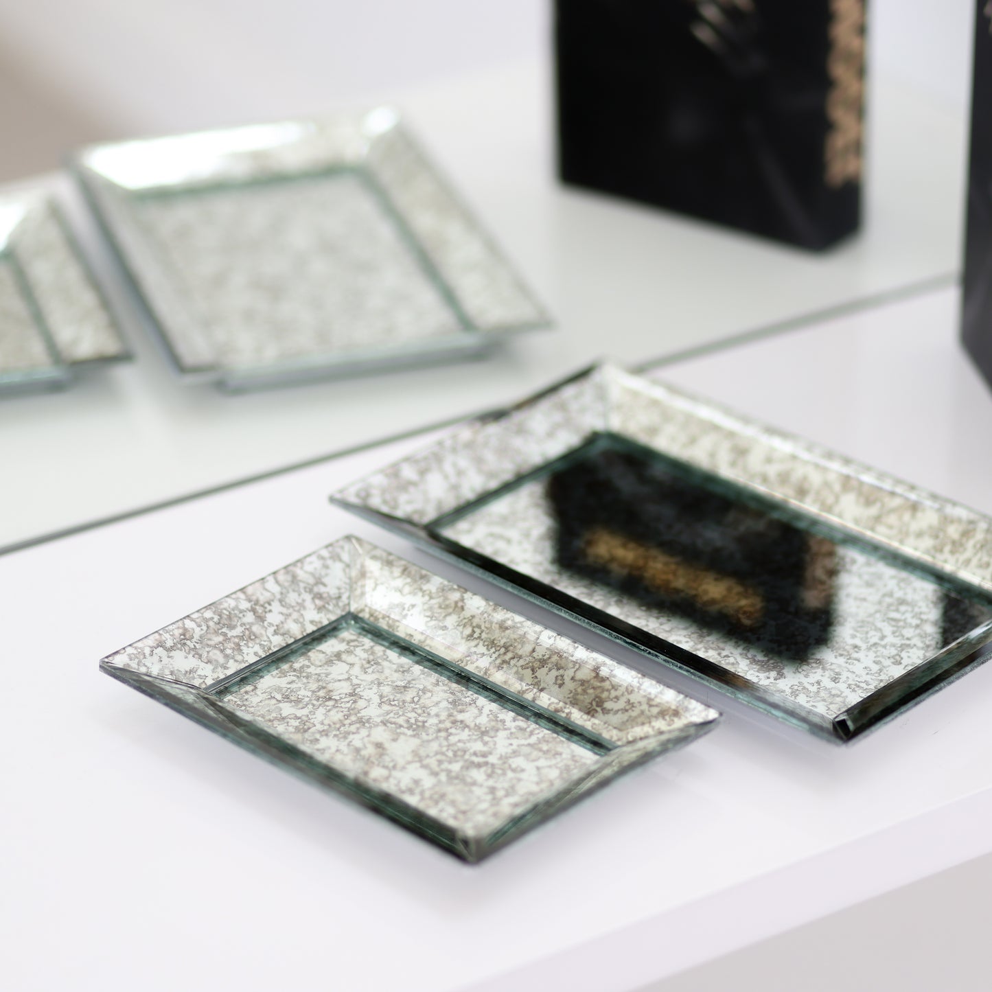 S/ 2 Glass trays
