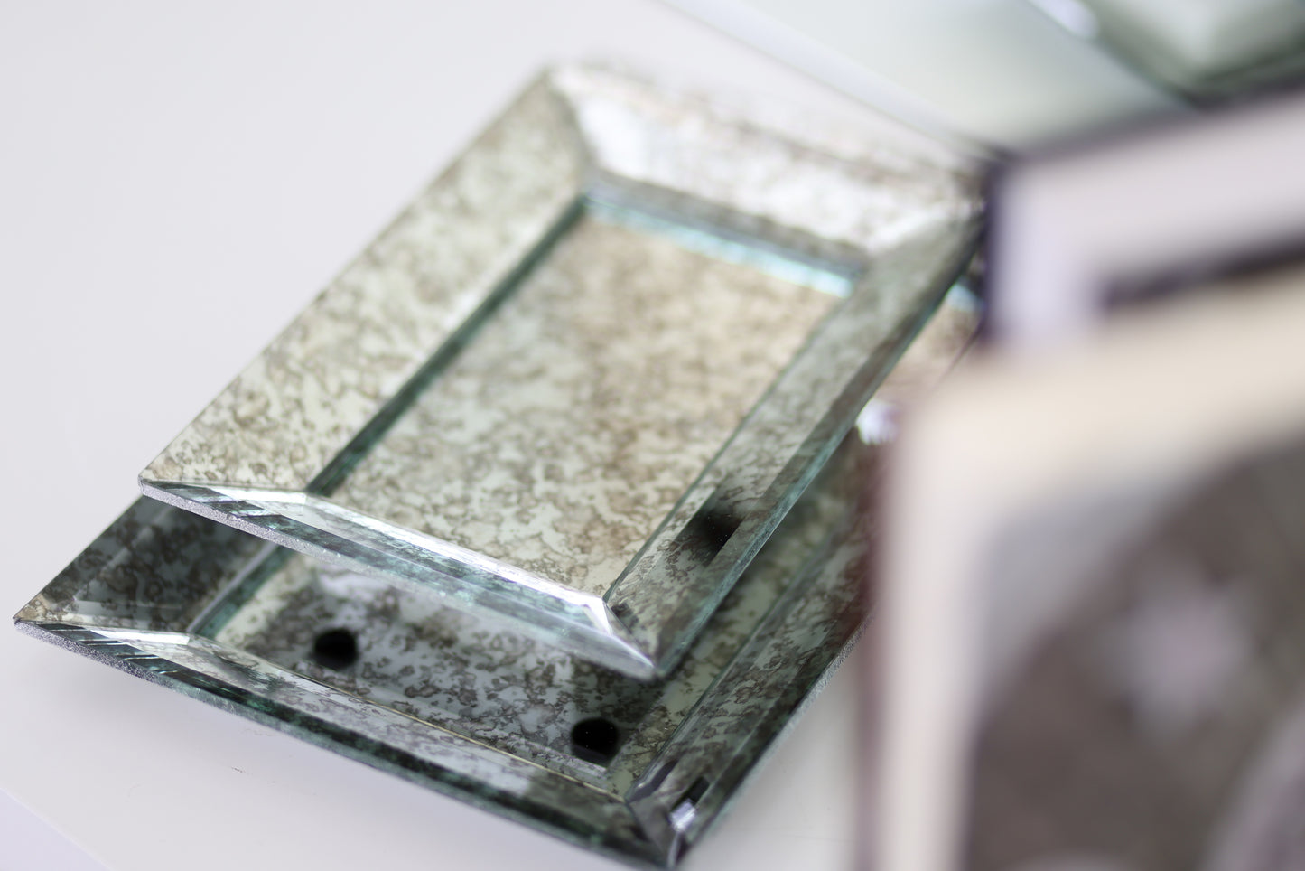S/ 2 Glass trays