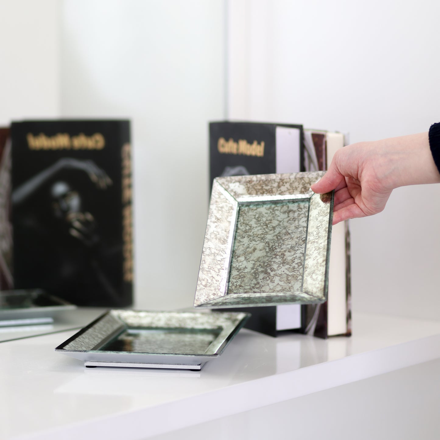 S/ 2 Glass trays
