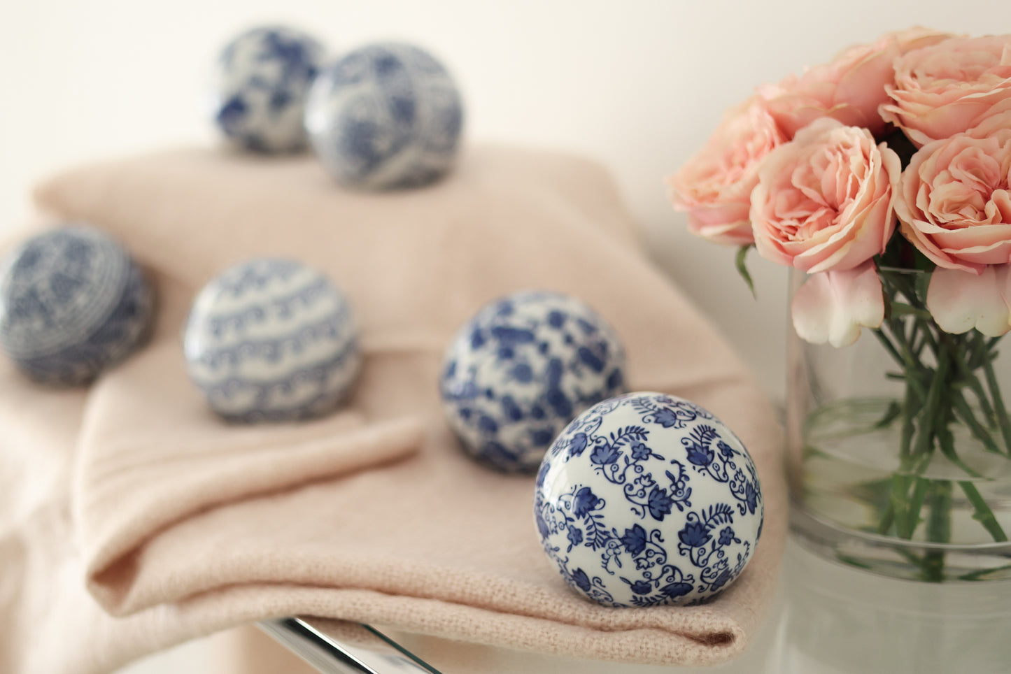 S/6 Blue &white balls