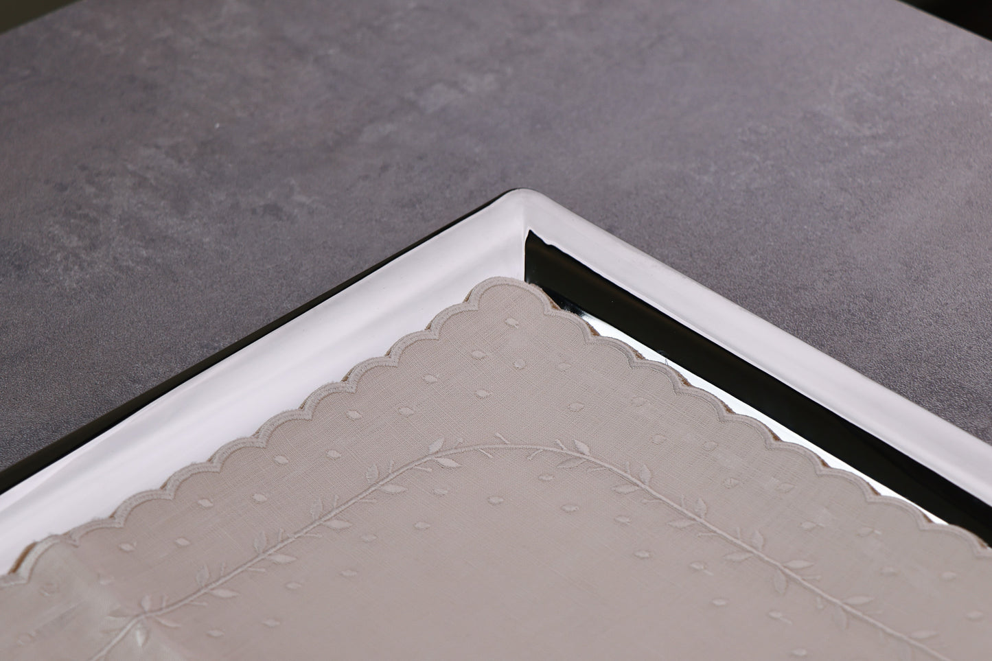 Tray mat embroidered