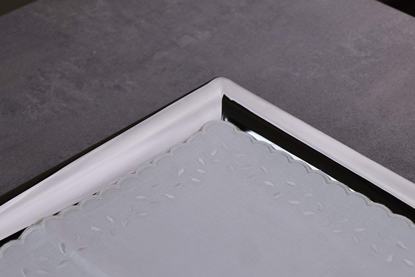 Tray mat embroidered