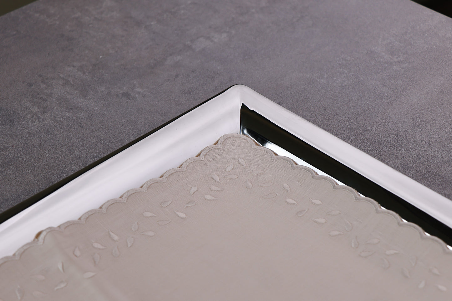 Tray mat embroidered