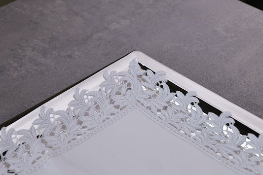 Tray mat embroidered with lace