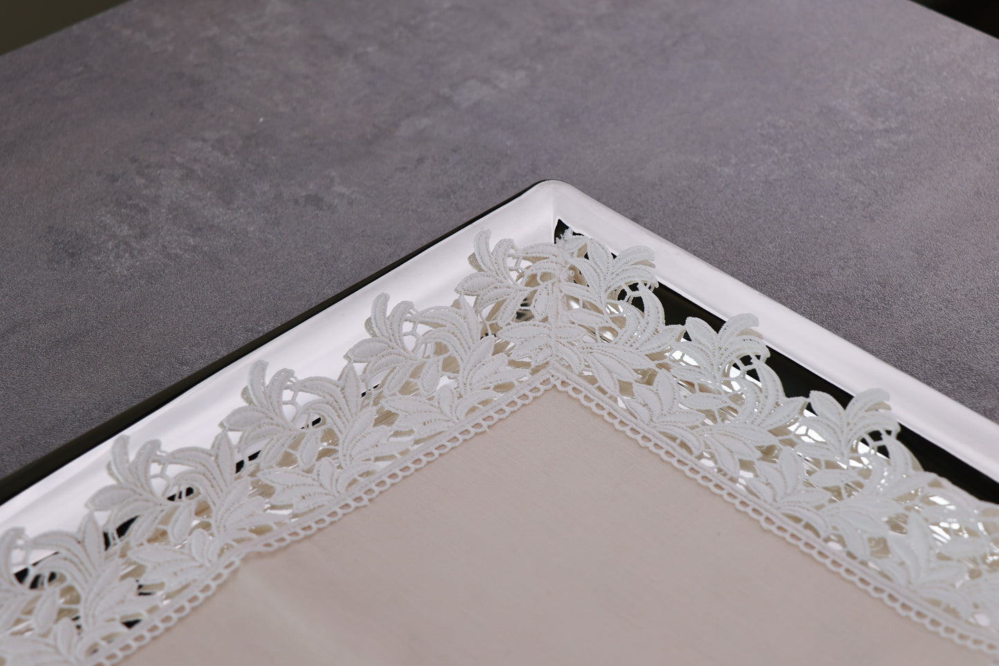 Tray mat embroidered with lace