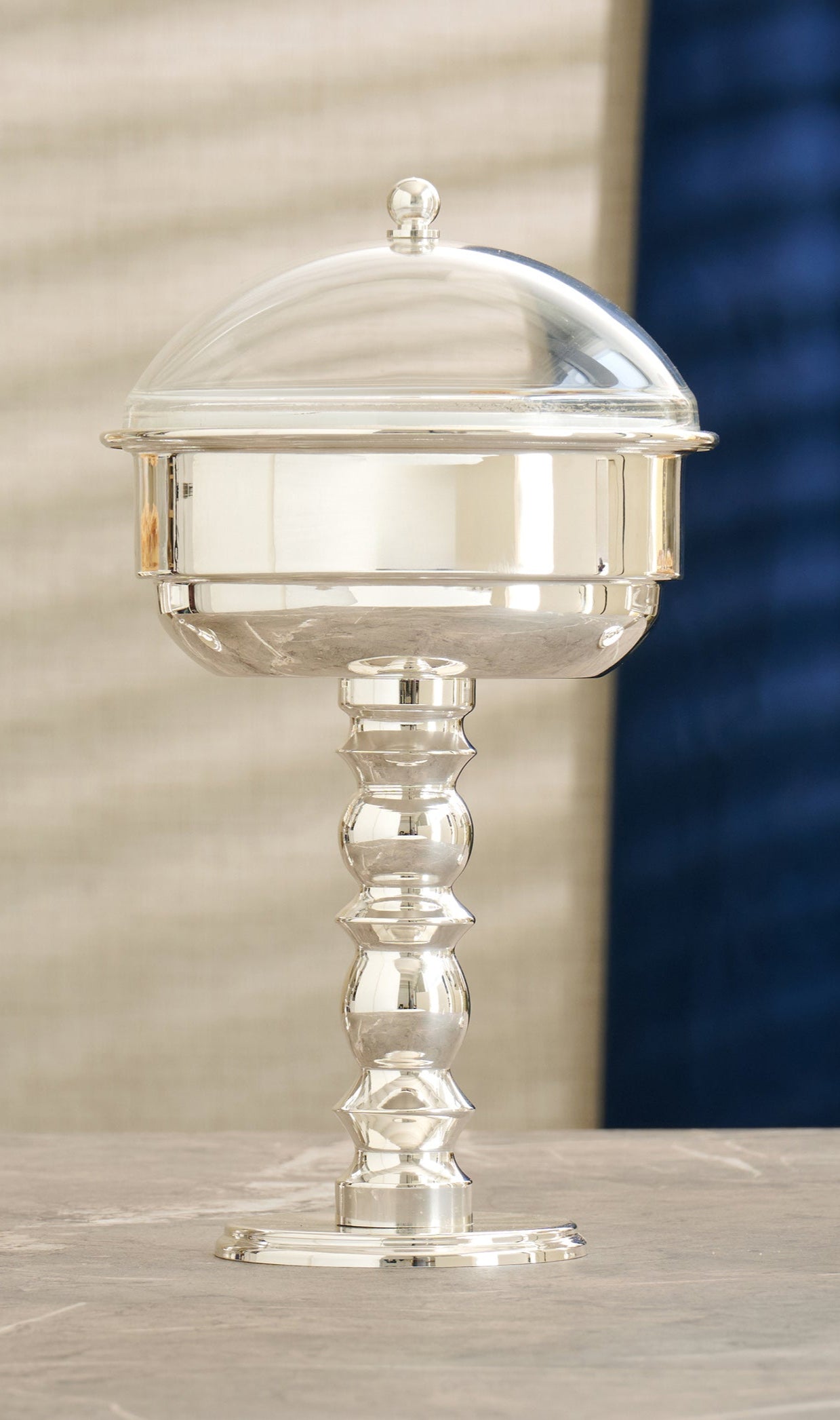 Cake stand