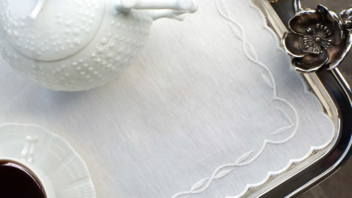 Tray mat embroidered