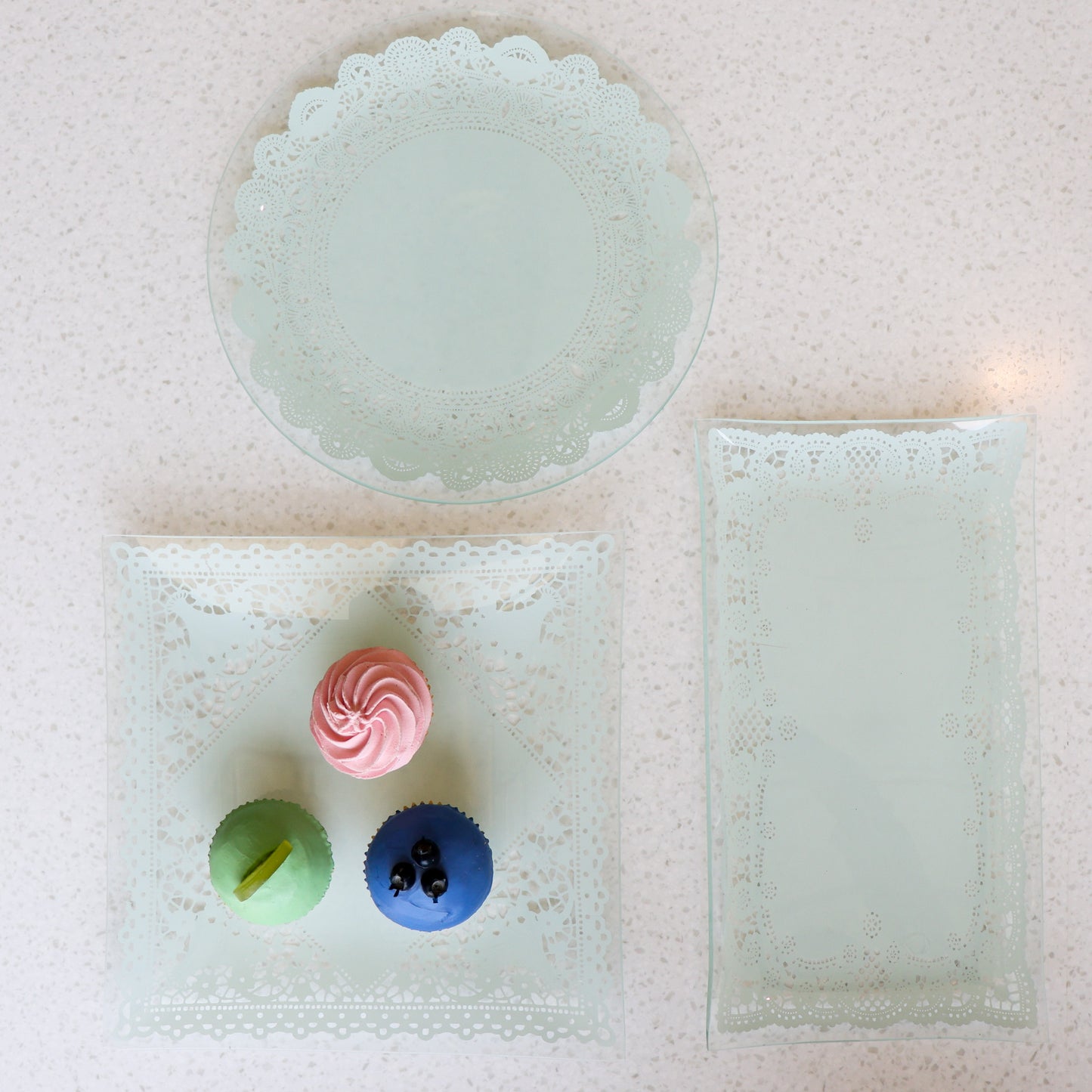 set of 3 plates with an elegant embroidered design