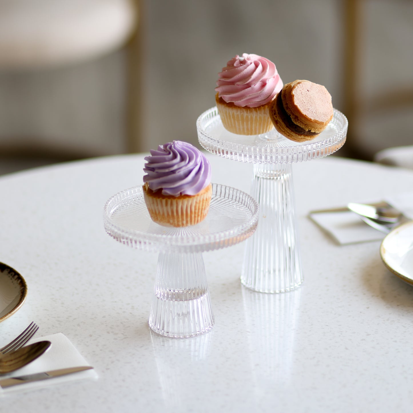 Set of 2 glass cake stand