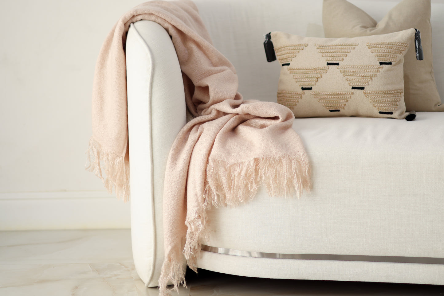 Pale pink fluffy blanket w/tassel